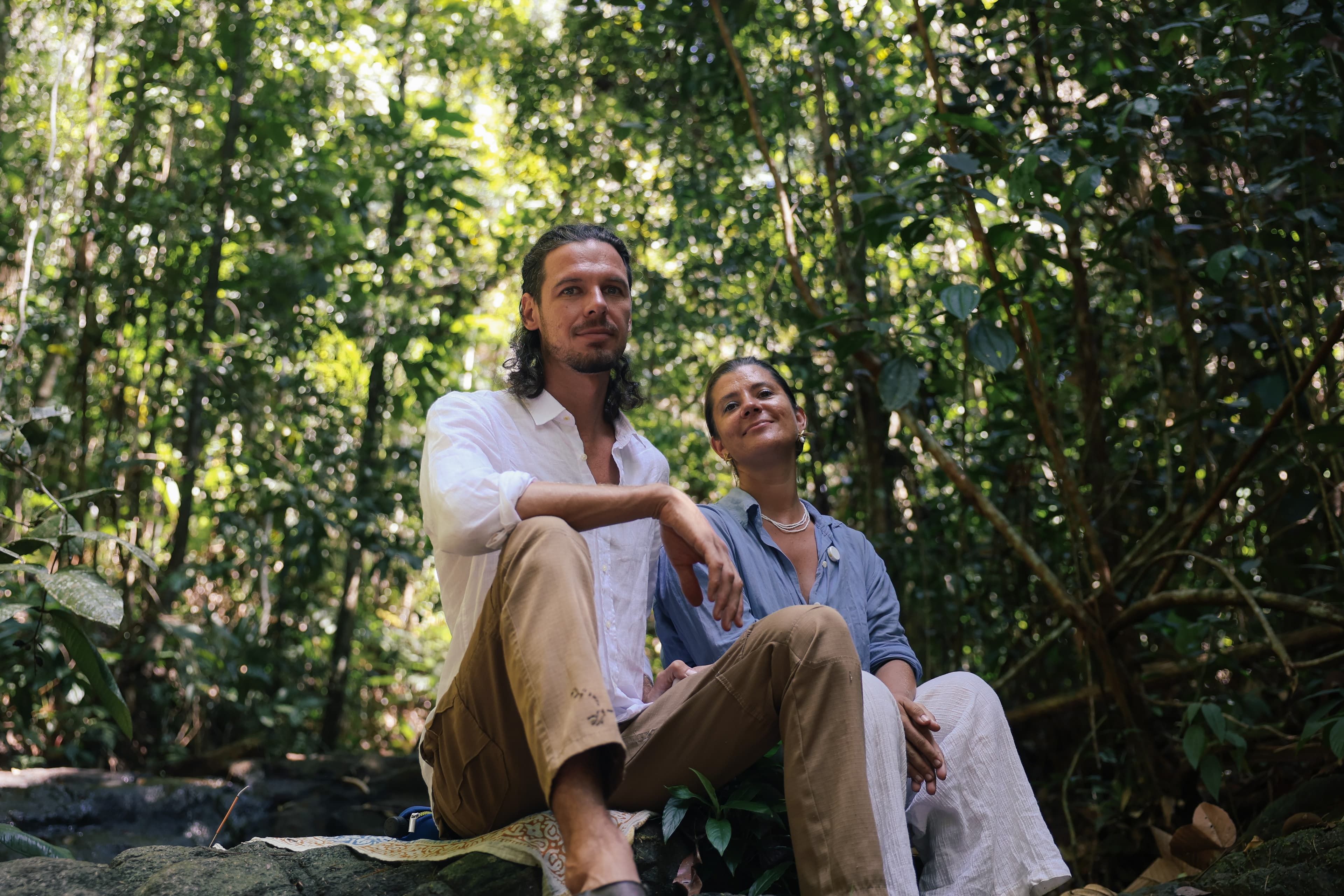 People collaborating outdoors at Fazenda ALUME
